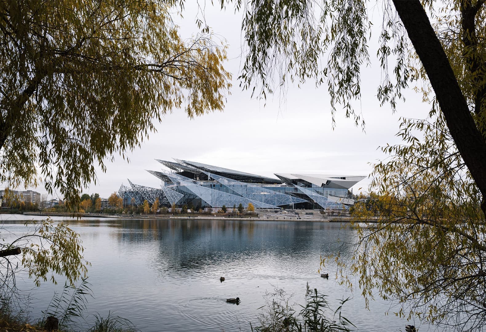 Рестораны, отели, спорткомплексы